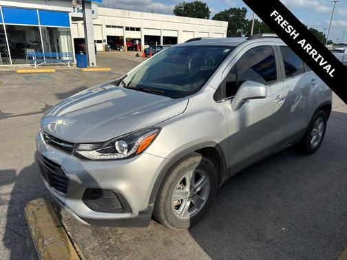 Silver Ice Metallic 2019 Chevrolet Trax LT
