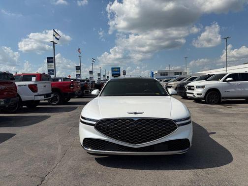 Uyuni White 2025 Genesis G90 3.5T e-SC AWD