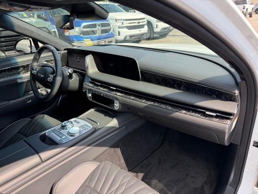 Uyuni White 2025 Genesis G90 3.5T e-SC AWD
