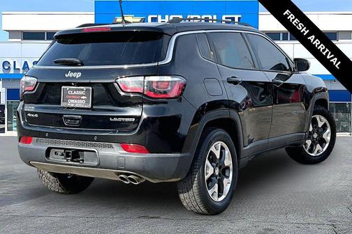Diamond Black Crystal Pearlcoat 2018 Jeep Compass Limited