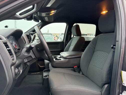 2025 RAM 2500 Tradesman Crew Cab 4x4 6'4' Box