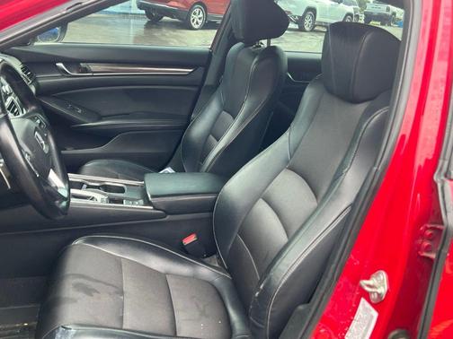 Radiant Red Metallic 2018 Honda Accord Sport