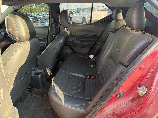 Cayenne Red/Super Black 2020 Nissan Kicks SR