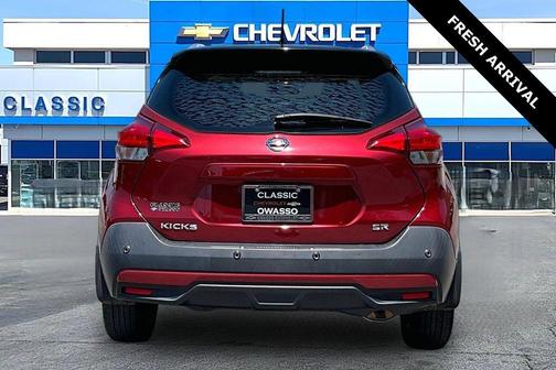 Cayenne Red/Super Black 2020 Nissan Kicks SR