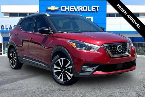 Cayenne Red/Super Black 2020 Nissan Kicks SR