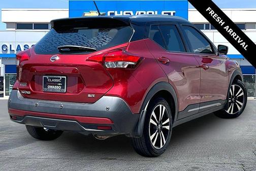 Cayenne Red/Super Black 2020 Nissan Kicks SR