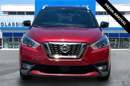 Cayenne Red/Super Black 2020 Nissan Kicks SR