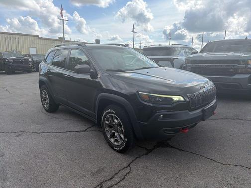 Diamond Black Crystal Pearlcoat 2021 Jeep Cherokee Trailhawk