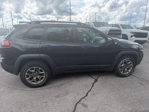 Diamond Black Crystal Pearlcoat 2021 Jeep Cherokee Trailhawk