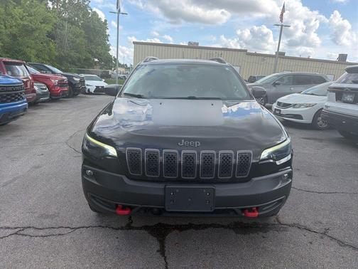 Diamond Black Crystal Pearlcoat 2021 Jeep Cherokee Trailhawk