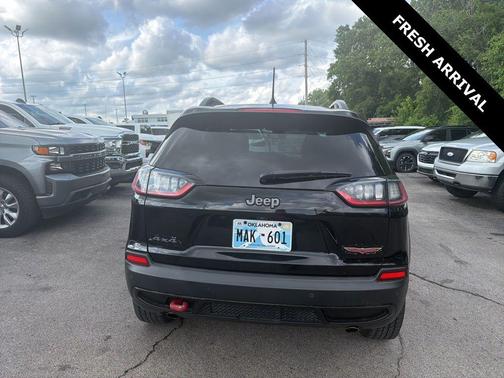 Diamond Black Crystal Pearlcoat 2021 Jeep Cherokee Trailhawk