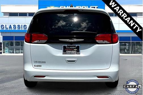 2023 Chrysler Voyager LX