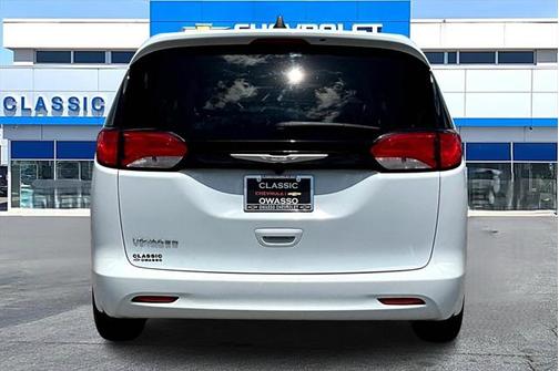 2023 Chrysler Voyager LX