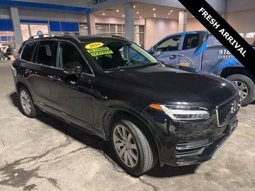 2016 Volvo XC90 T6 Momentum