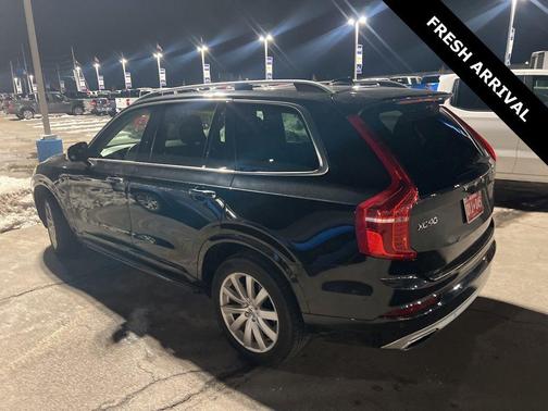 2016 Volvo XC90 T6 Momentum