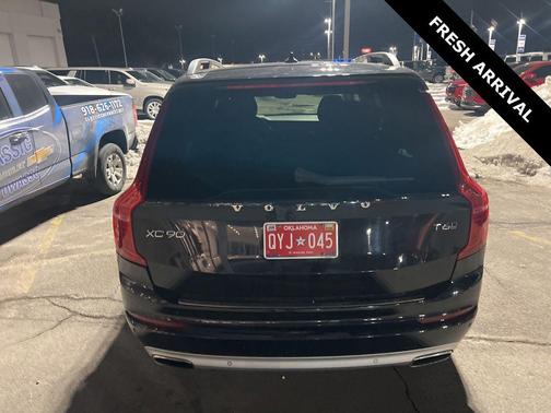 2016 Volvo XC90 T6 Momentum