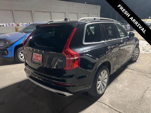 2016 Volvo XC90 T6 Momentum