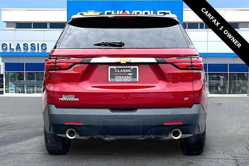 Radiant Red Tintcoat 2023 Chevrolet Traverse LT Cloth