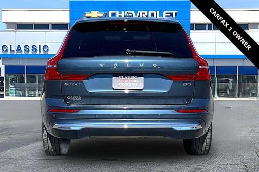 2023 Volvo XC60 B5 Ultimate Bright Theme
