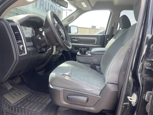 Photo 5 of 11 of 2015 RAM 1500 SLT