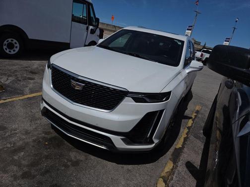 Crystal White Tricoat 2021 Cadillac XT6 Premium Luxury FWD