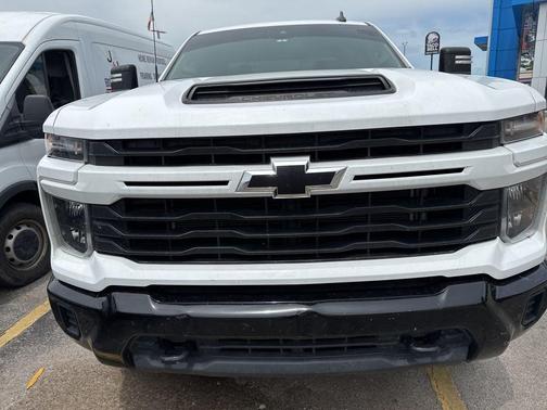Summit White 2024 Chevrolet Silverado 2500 Custom