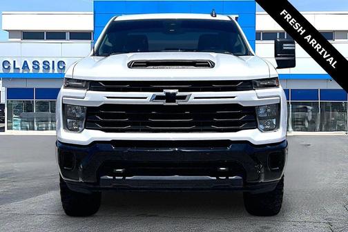 Summit White 2024 Chevrolet Silverado 2500 Custom