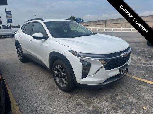 Summit White 2025 Chevrolet Trax LT