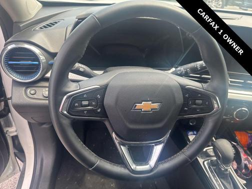 Summit White 2025 Chevrolet Trax LT