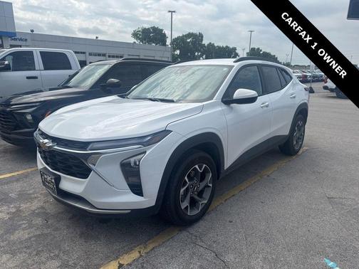 Summit White 2025 Chevrolet Trax LT