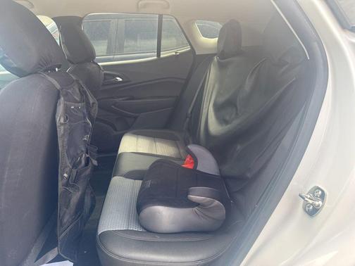 Summit White 2025 Chevrolet Trax LT