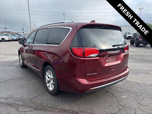 Velvet Red Pearlcoat 2020 Chrysler Pacifica Limited