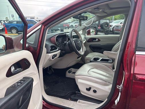 Velvet Red Pearlcoat 2020 Chrysler Pacifica Limited