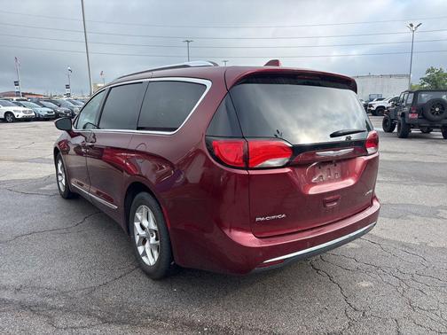 Velvet Red Pearlcoat 2020 Chrysler Pacifica Limited