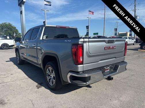 Sterling Metallic 2023 GMC Sierra 1500 SLT