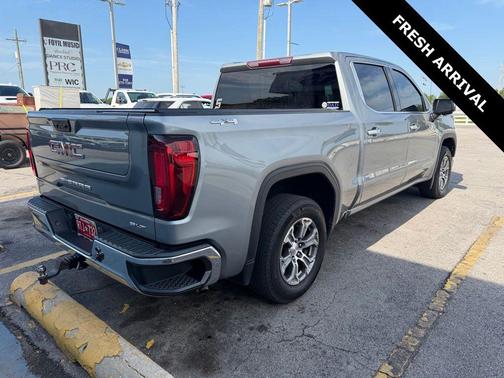 Sterling Metallic 2023 GMC Sierra 1500 SLT