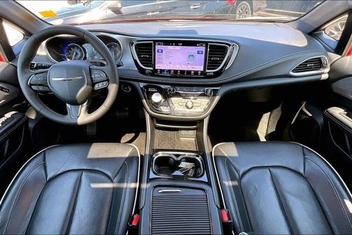 Red Hot Pearlcoat 2025 Chrysler Pacifica Limited