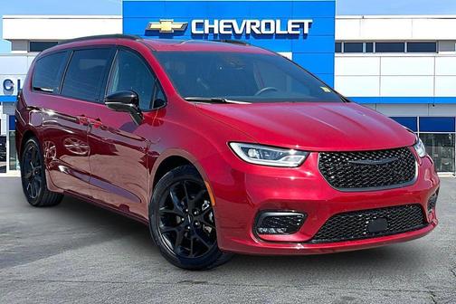 Red Hot Pearlcoat 2025 Chrysler Pacifica Limited