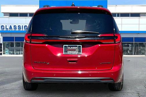 Red Hot Pearlcoat 2025 Chrysler Pacifica Limited