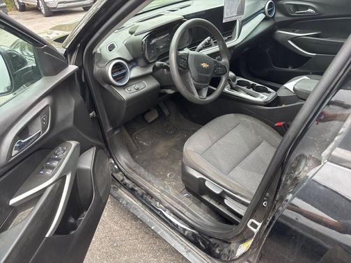 Mosaic Black Metallic 2024 Chevrolet Trax LS