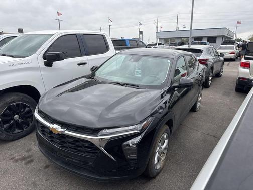 Mosaic Black Metallic 2024 Chevrolet Trax LS