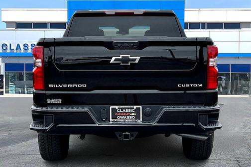 Black 2026 Chevrolet Silverado 1500 Custom