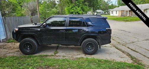 Midnight Black Metallic 2022 Toyota 4Runner SR5