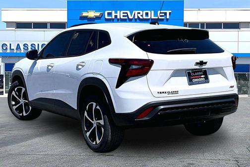 Summit White 2026 Chevrolet Trax FWD 1RS