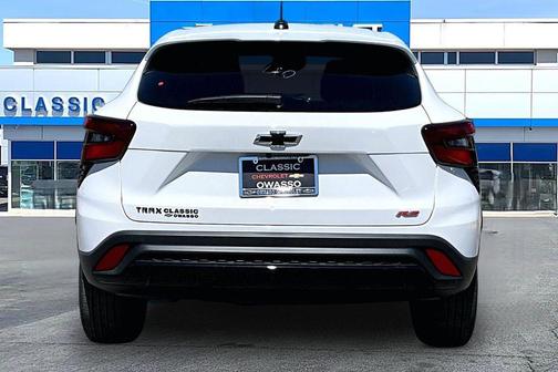 Summit White 2026 Chevrolet Trax FWD 1RS