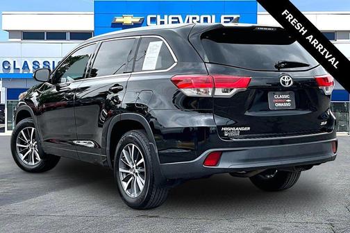 Midnight Black Metallic 2017 Toyota Highlander XLE