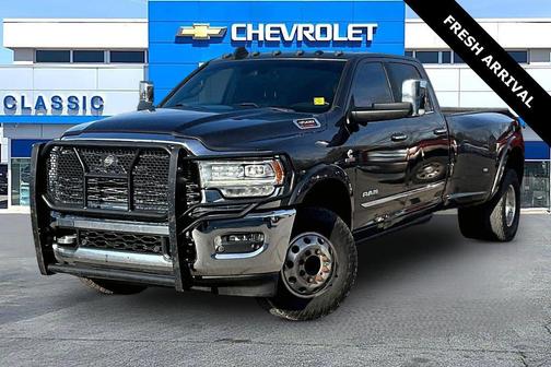 Granite Crystal Metallic Clearcoat 2019 RAM 3500 Limited Crew Cab 4x4 8' Box