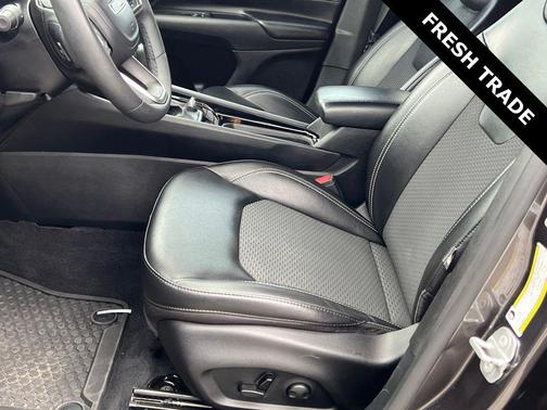 Granite Crystal Metallic Clearcoat 2023 Jeep Compass Latitude
