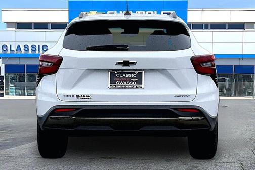 Summit White 2025 Chevrolet Trax FWD ACTIV