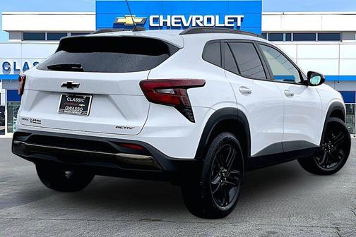 Summit White 2025 Chevrolet Trax FWD ACTIV